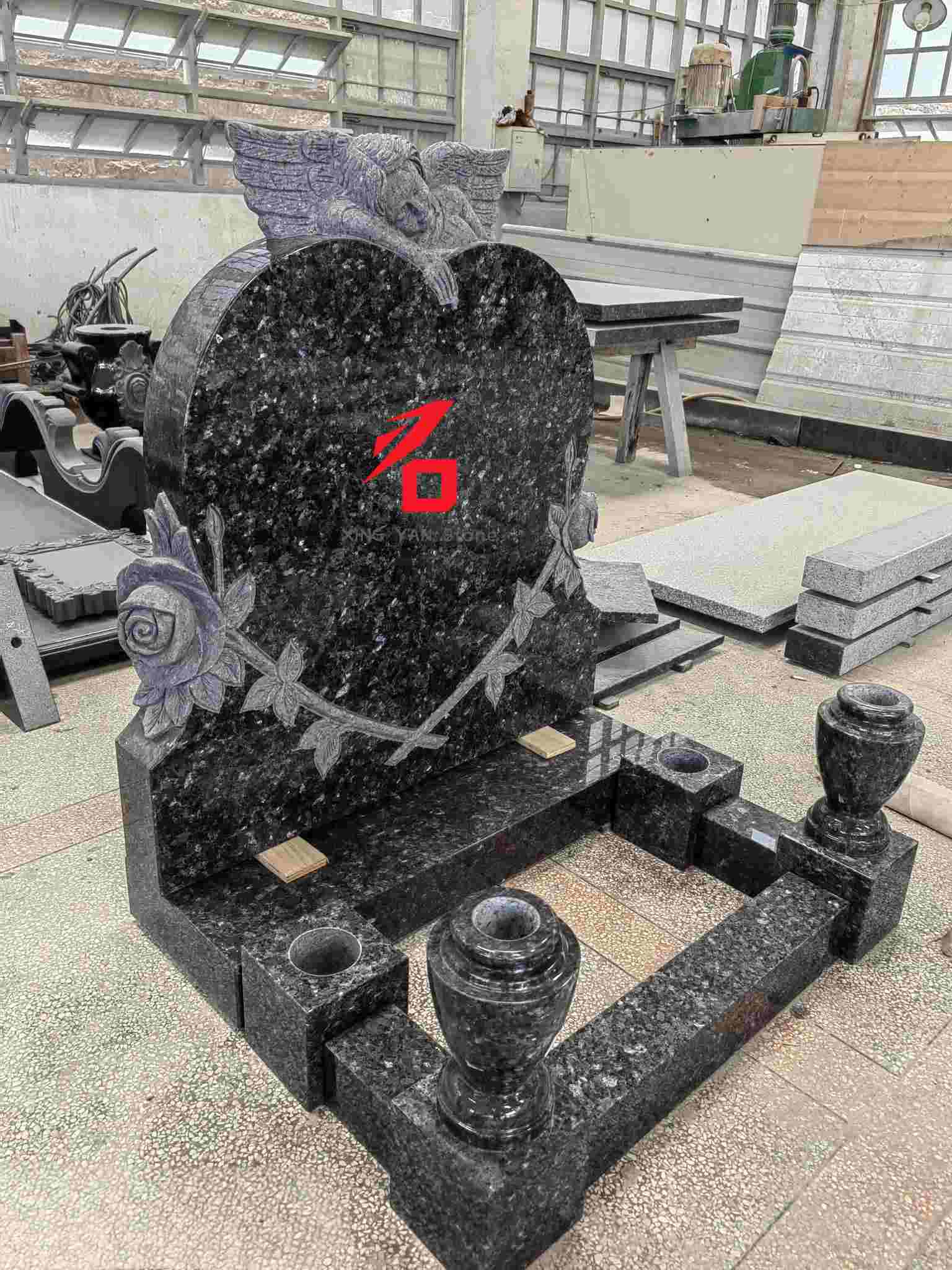 Kék gyöngy gránit szív alakú angyal emléksírkő