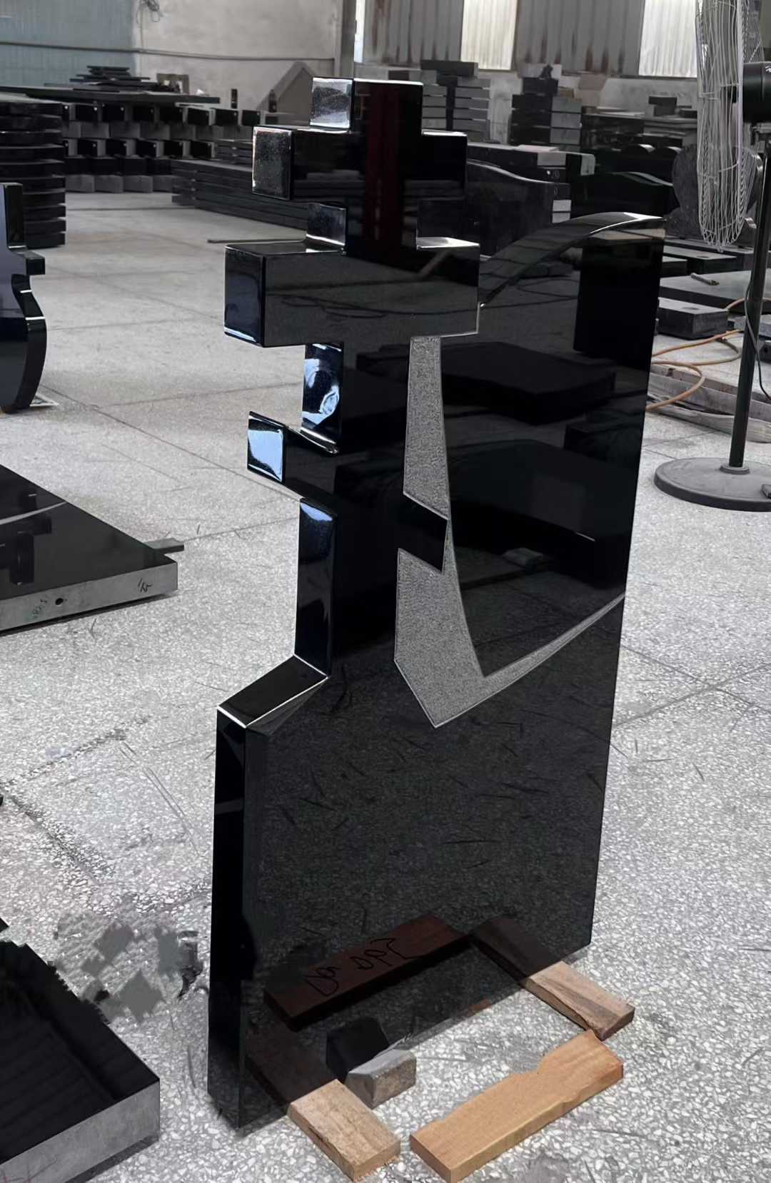 Xingyan kreatív geometriai fekete sírkő